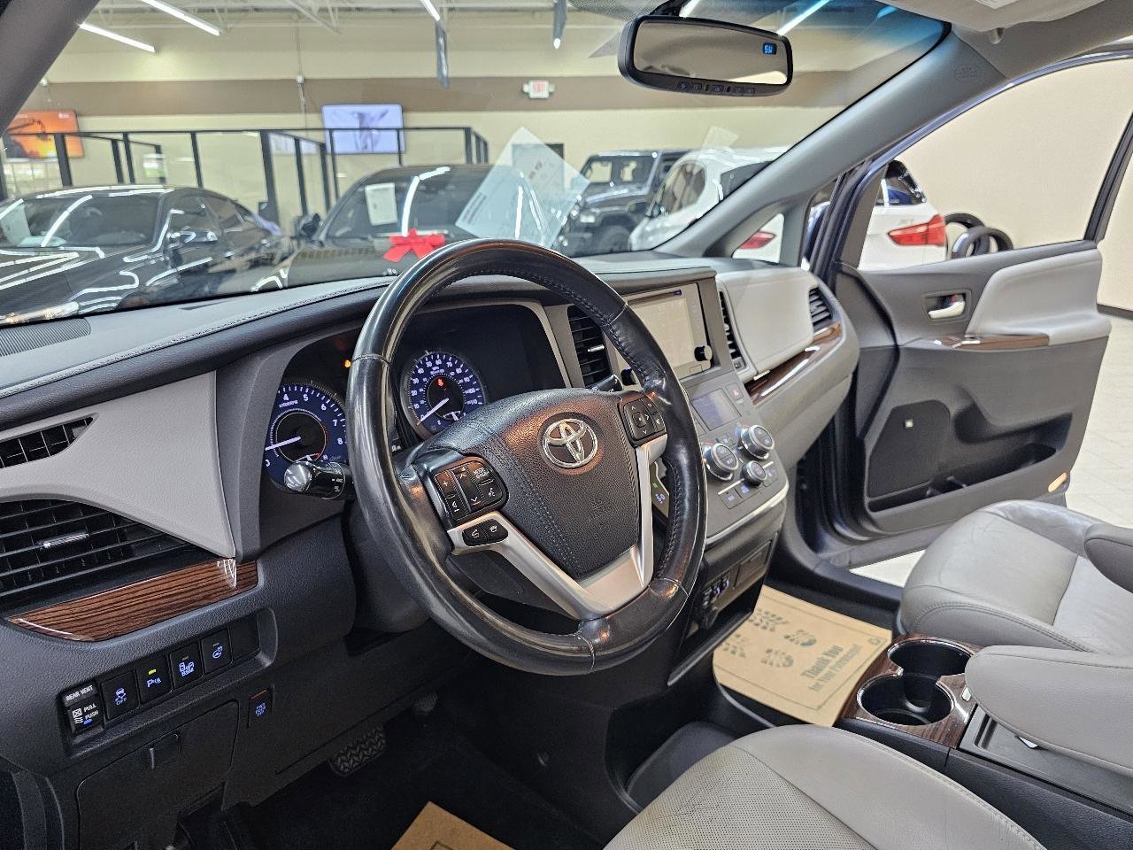 Used 2015 Toyota Sienna Limited FWD image 21