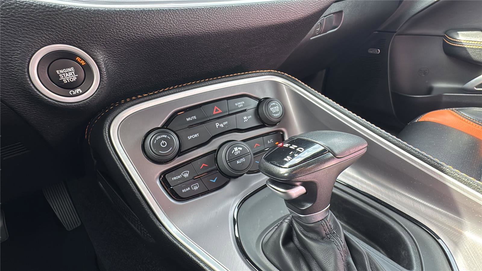 Used 2022 Dodge Challenger SXT w/ Driver Convenience Group image 19