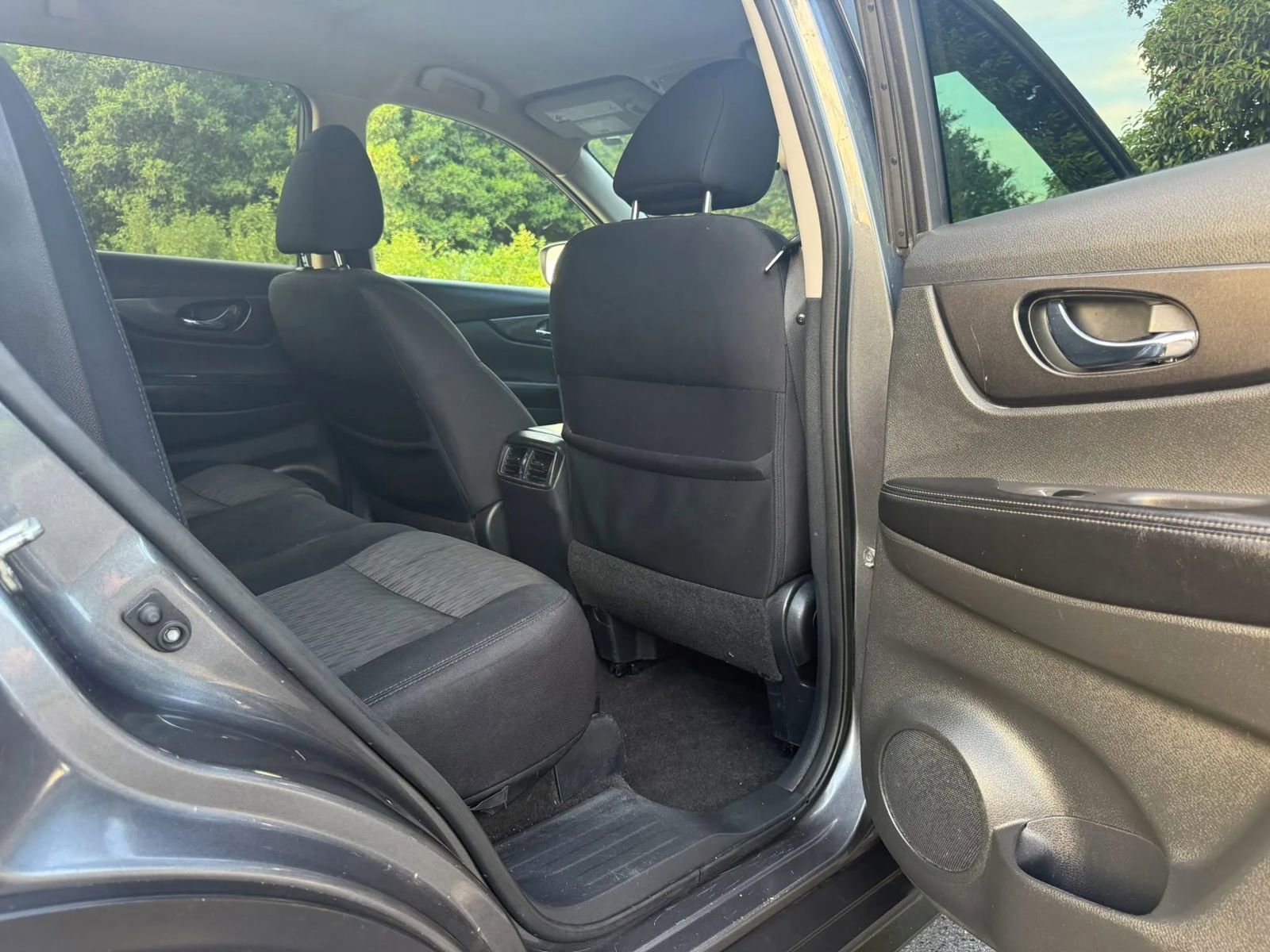 Used 2017 Nissan Rogue SV FWD image 15