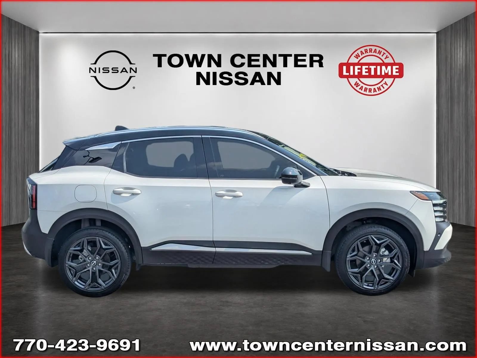 Used 2025 Nissan Kicks SR w/ SR Premium Package FWD image 8