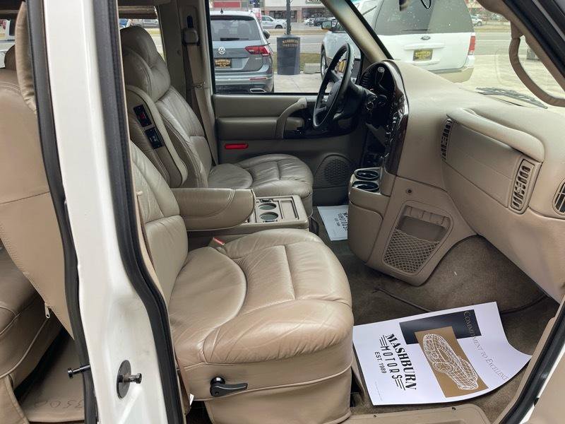 Used 2004 GMC Safari Conversion image 38