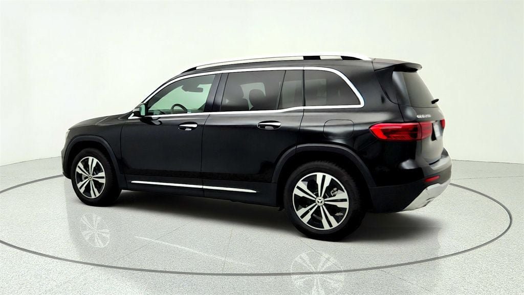 Used 2024 Mercedes-Benz GLB 250 4MATIC w/ Exclusive Package image 7