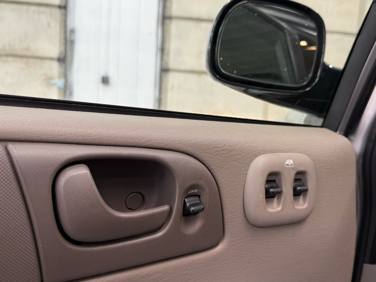 Used 2002 Dodge Caravan SE image 19