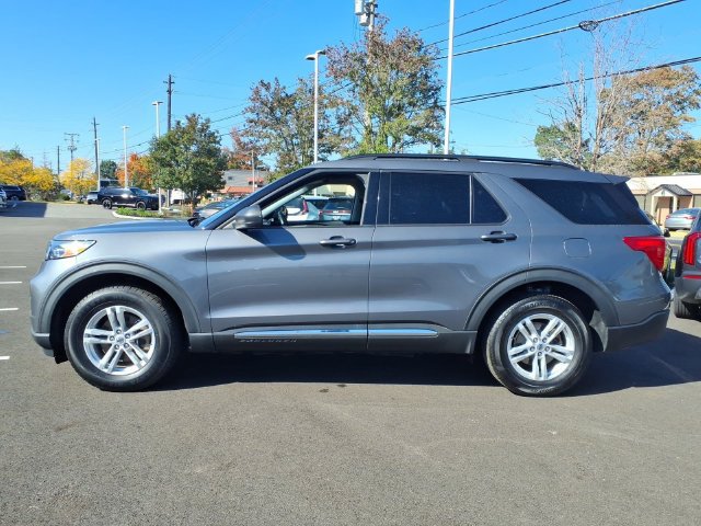 Used 2021 Ford Explorer XLT AWD/4WD image 3