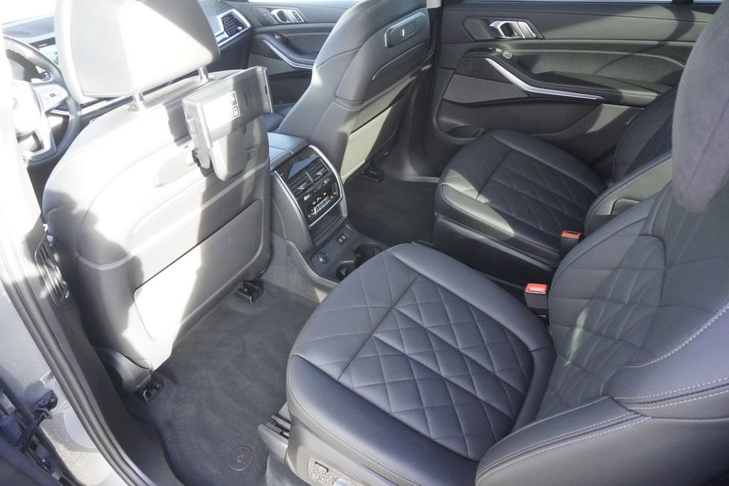 Used 2023 BMW X7 xDrive40i w/ Premium Package image 29