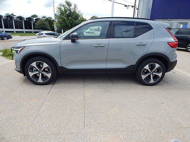 New 2026 Volvo XC40 B5 Plus w/ Protection Package Premier AWD/4WD image 11