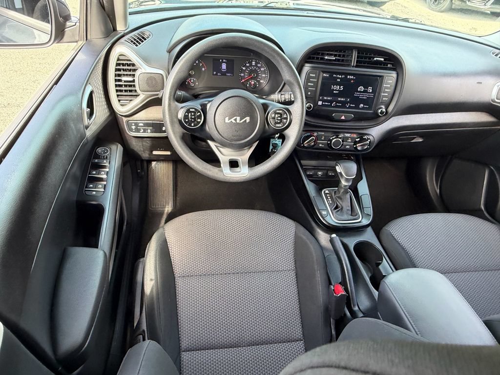 Used 2022 Kia Soul LX w/ Technology Package FWD image 13