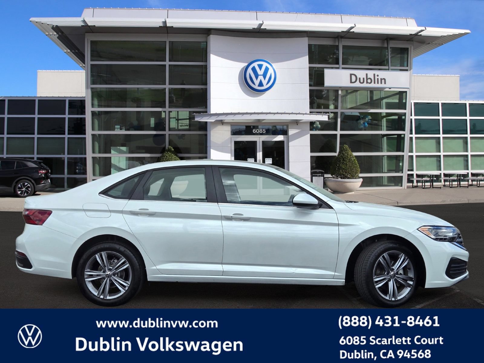 Certified 2023 Volkswagen Jetta SE w/ Panoramic Sunroof Package FWD image 3