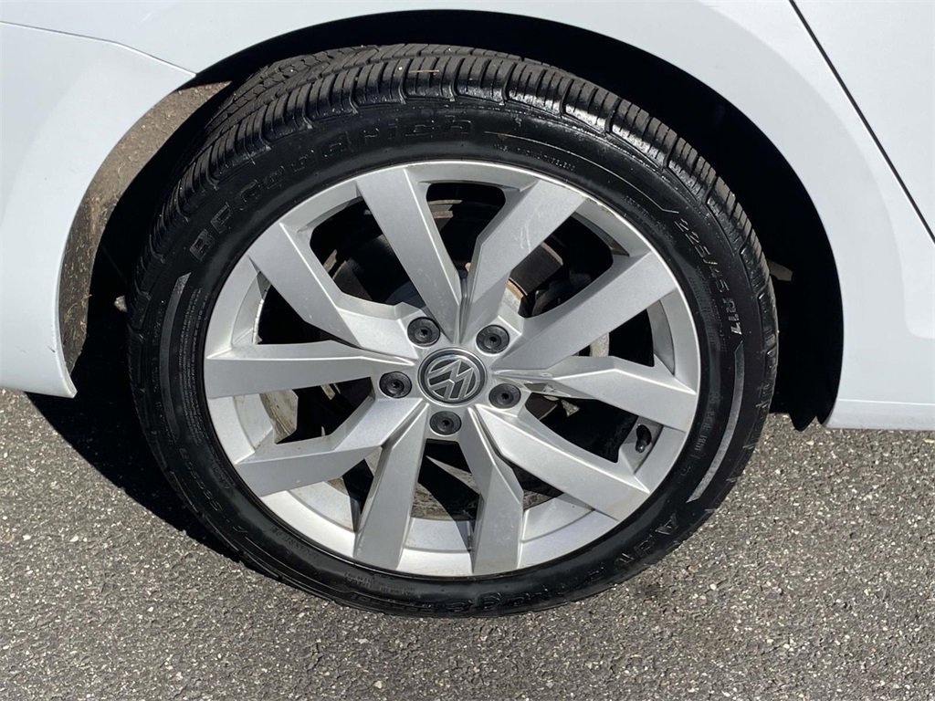 Used 2019 Volkswagen Golf SE image 6