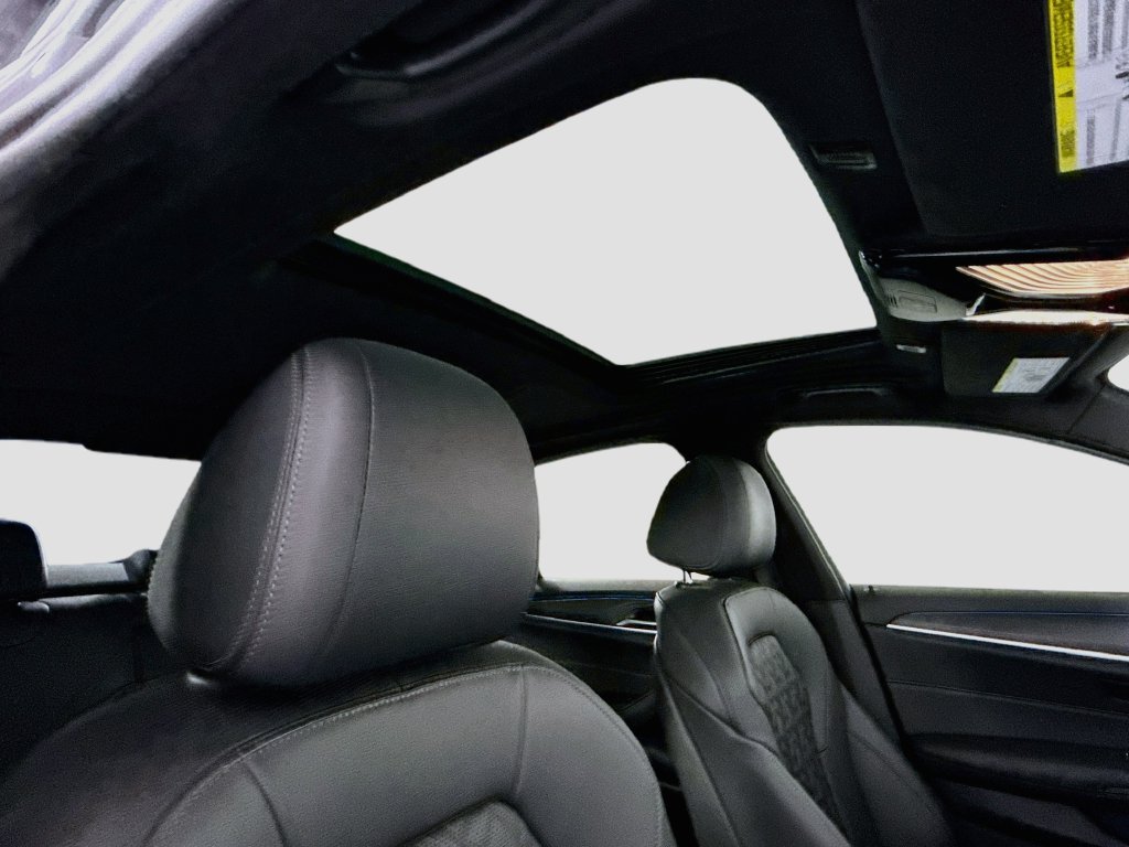 Used 2022 BMW 530e RWD image 19