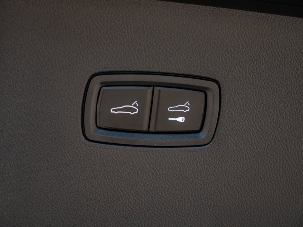 Used 2025 Porsche Cayenne GTS image 32