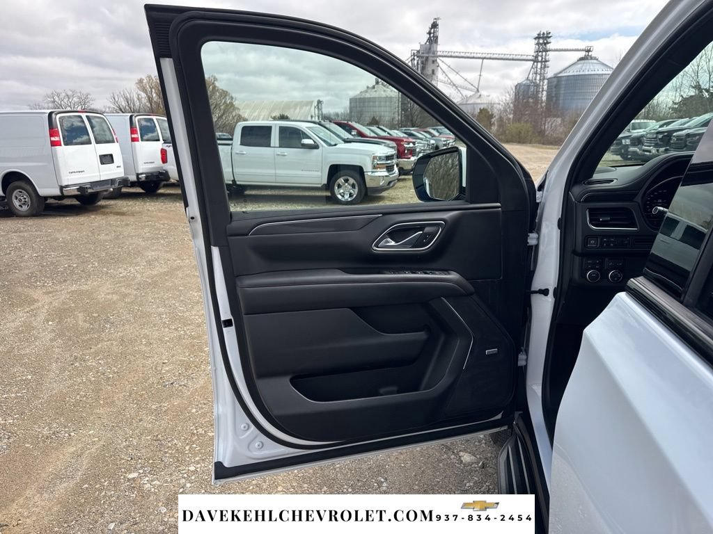 Used 2022 Chevrolet Suburban RST w/ Luxury Package AWD/4WD image 9