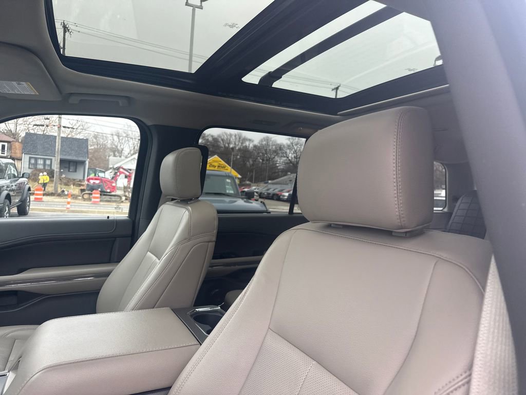 Used 2020 Ford Expedition XLT w/ Equipment Group 202A image 23