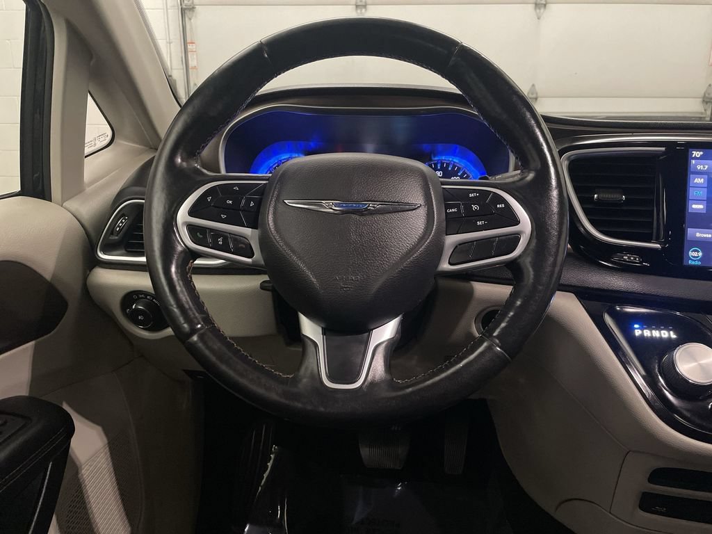 Used 2019 Chrysler Pacifica Touring-L Plus FWD image 5