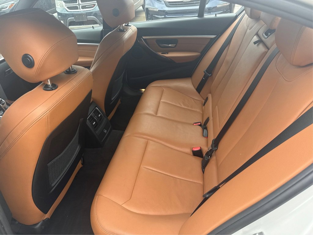 Used 2018 BMW 330i xDrive Sedan AWD/4WD image 12