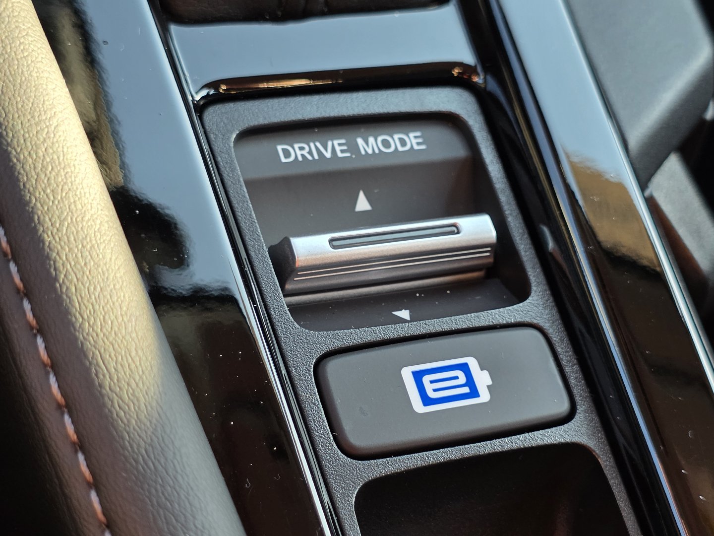 Used 2024 Honda Accord Touring image 7