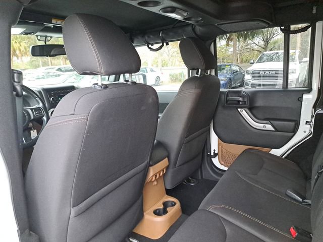 Used 2015 Jeep Wrangler Unlimited Sahara w/ Connectivity Group image 10