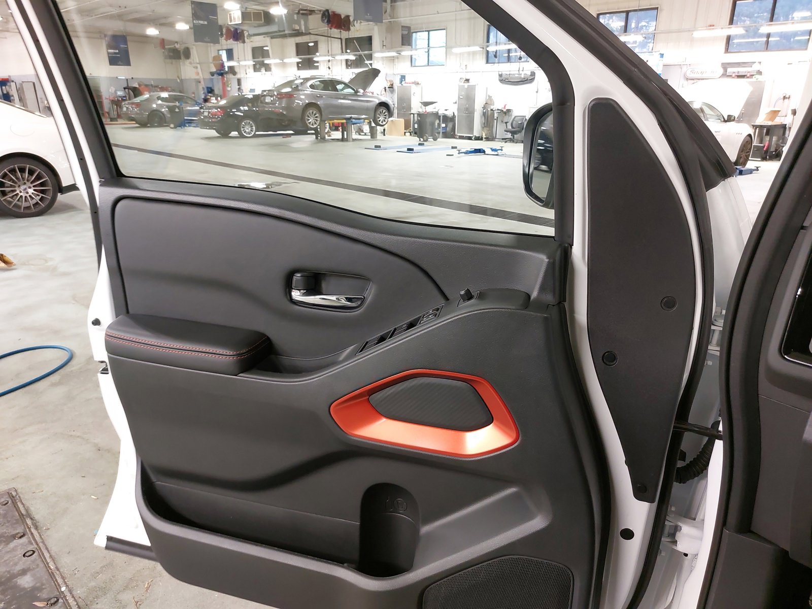 Used 2025 Nissan Frontier Pro-X image 29