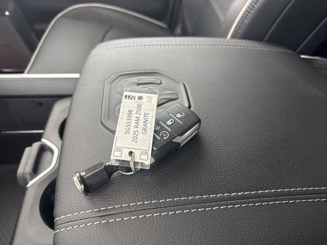 Used 2025 RAM 2500 Laramie AWD/4WD image 30