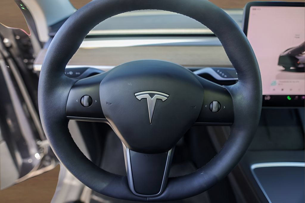 Used 2022 Tesla Model Y Long Range AWD/4WD image 11