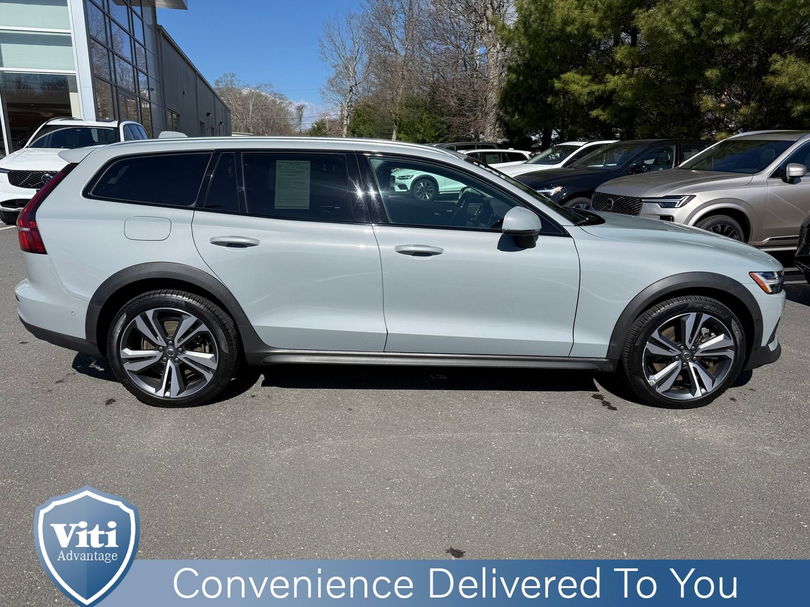 Certified 2025 Volvo V60 B5 Cross Country Plus AWD/4WD image 9