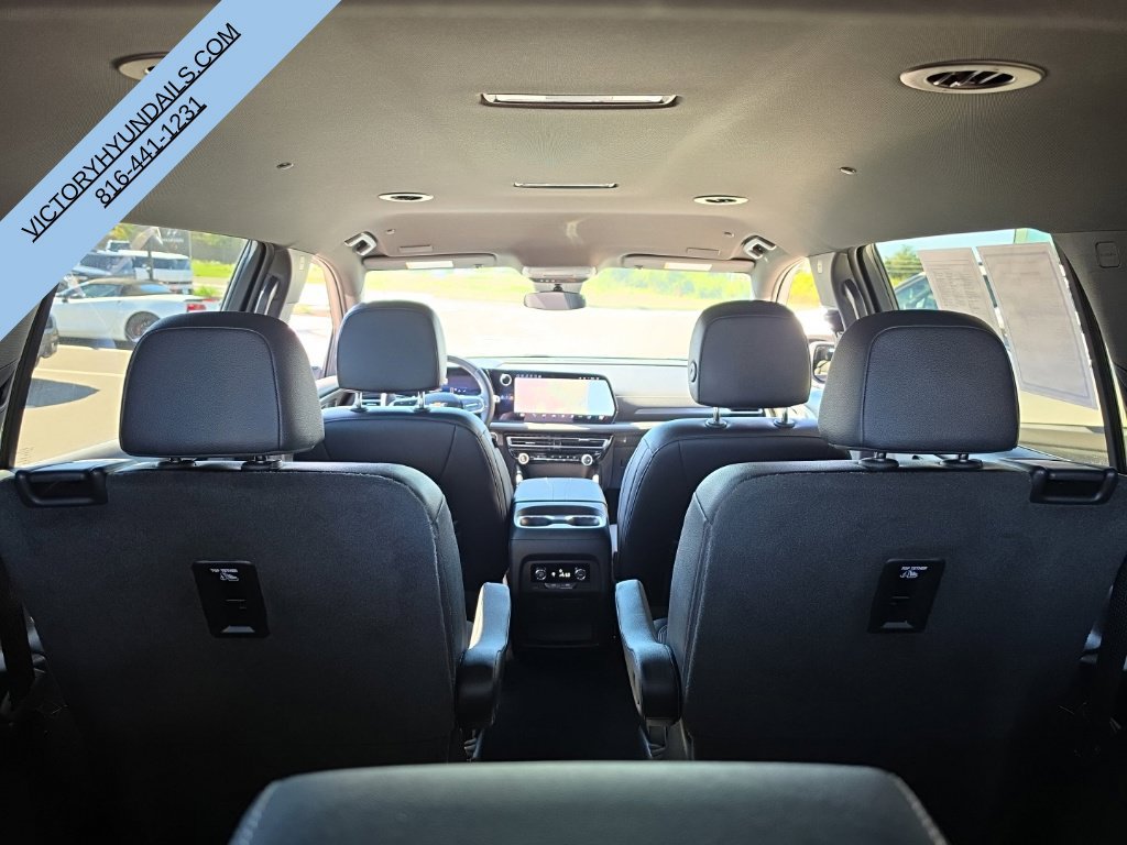 Used 2025 Chevrolet Traverse LT AWD/4WD image 38