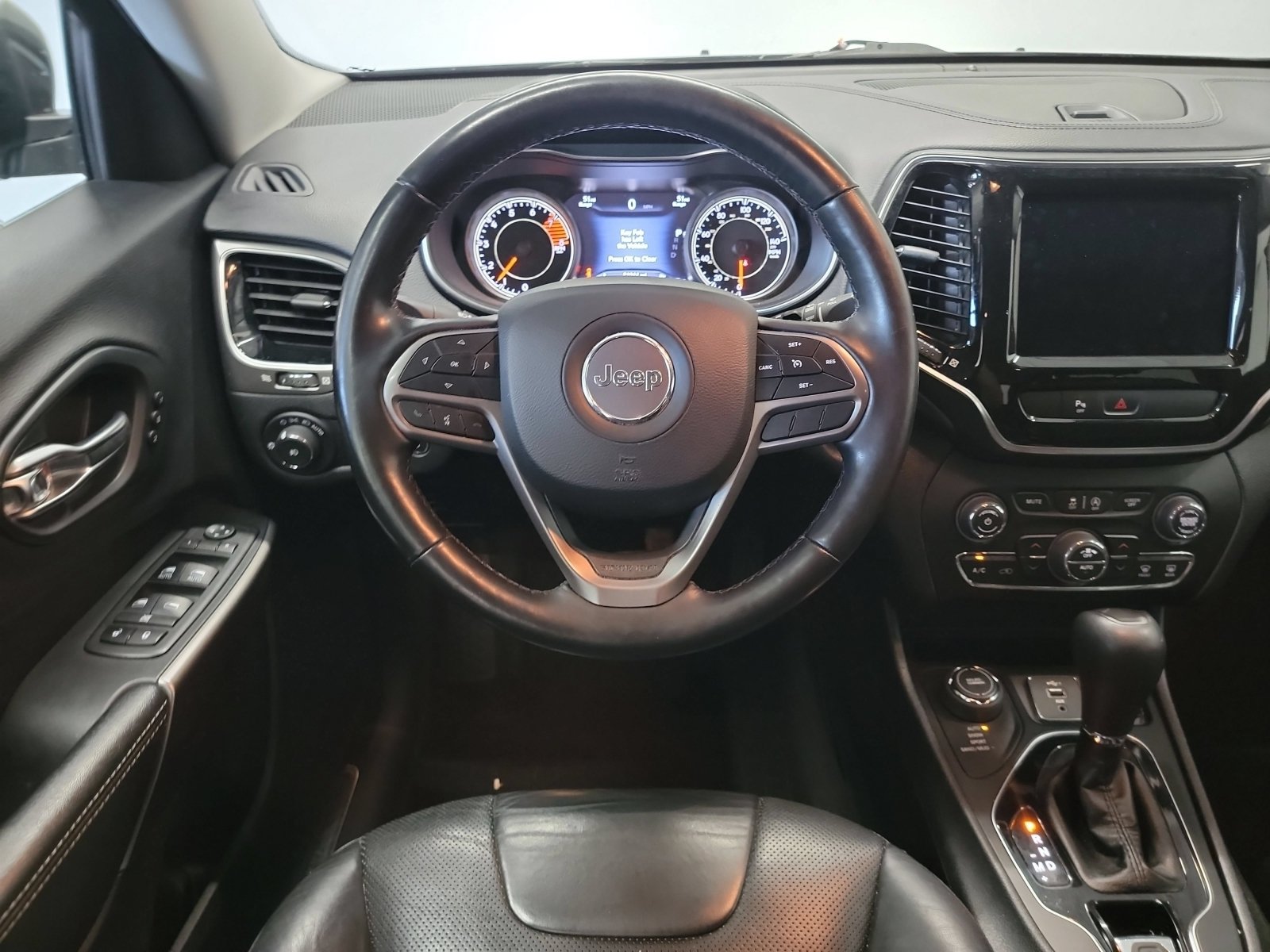 Used 2019 Jeep Cherokee Limited AWD/4WD image 16