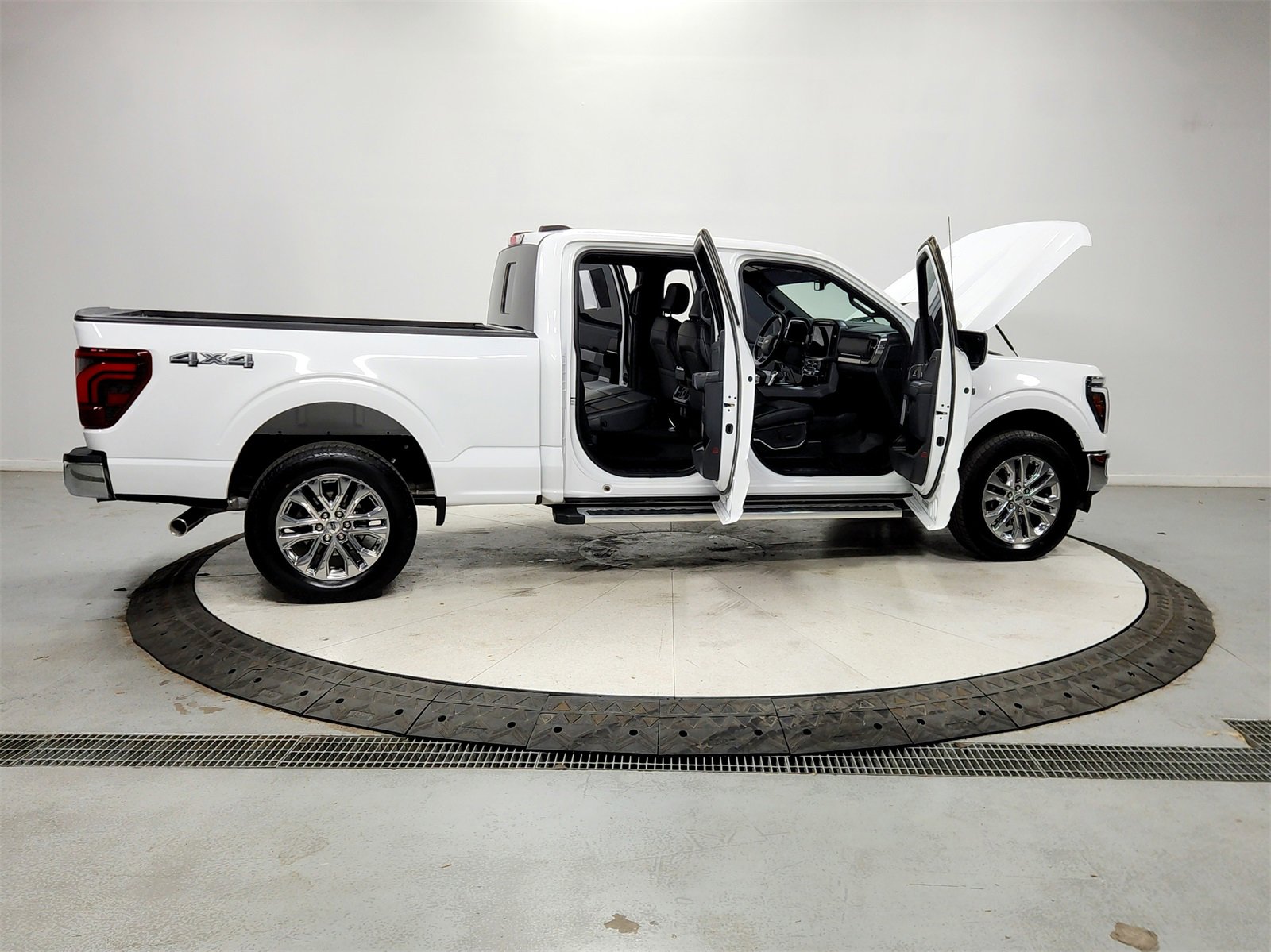 Used 2024 Ford F150 Lariat w/ Tow/Haul Package image 16