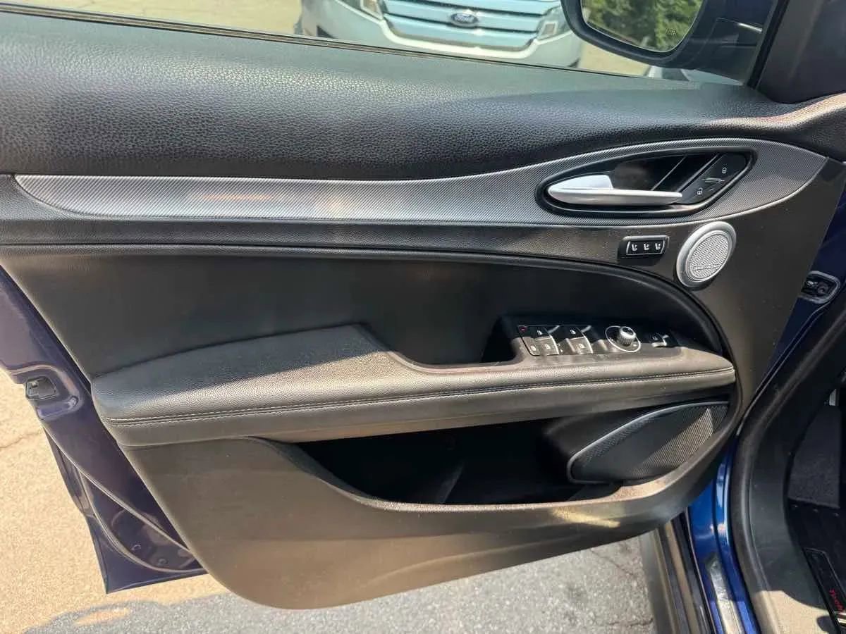 Used 2018 Alfa Romeo Stelvio Ti Sport AWD/4WD image 12