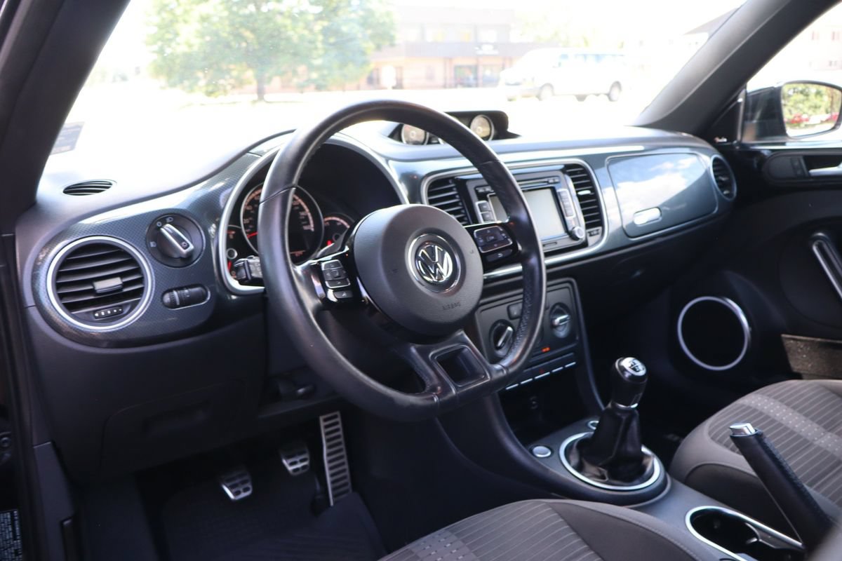 Used 2013 Volkswagen Beetle 2.0T FWD image 15