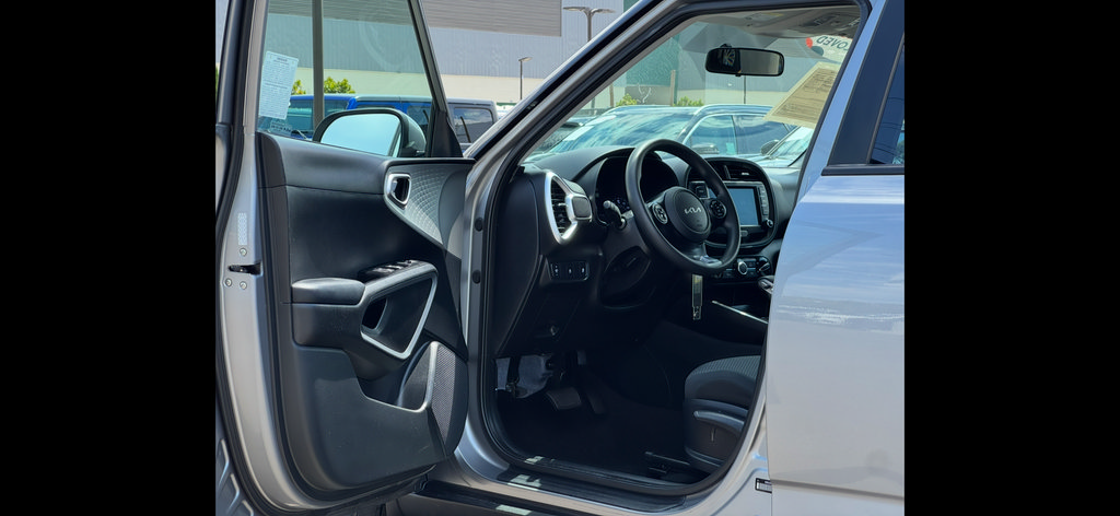 Used 2022 Kia Soul LX FWD image 8