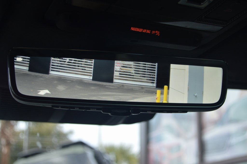 Used 2024 Land Rover Defender 90 X-Dynamic SE image 25