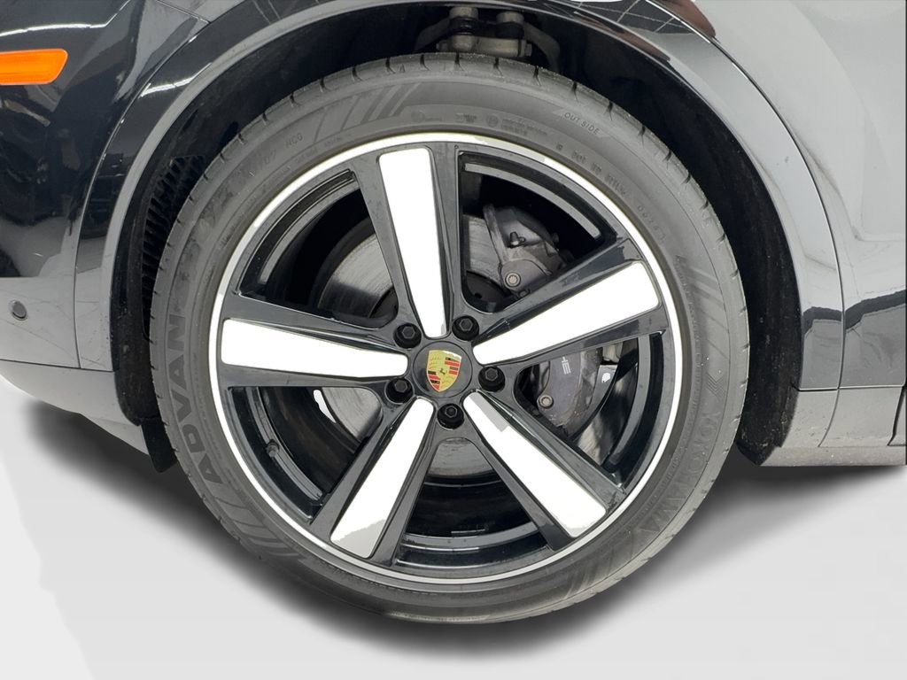 Used 2024 Porsche Cayenne Coupe image 11