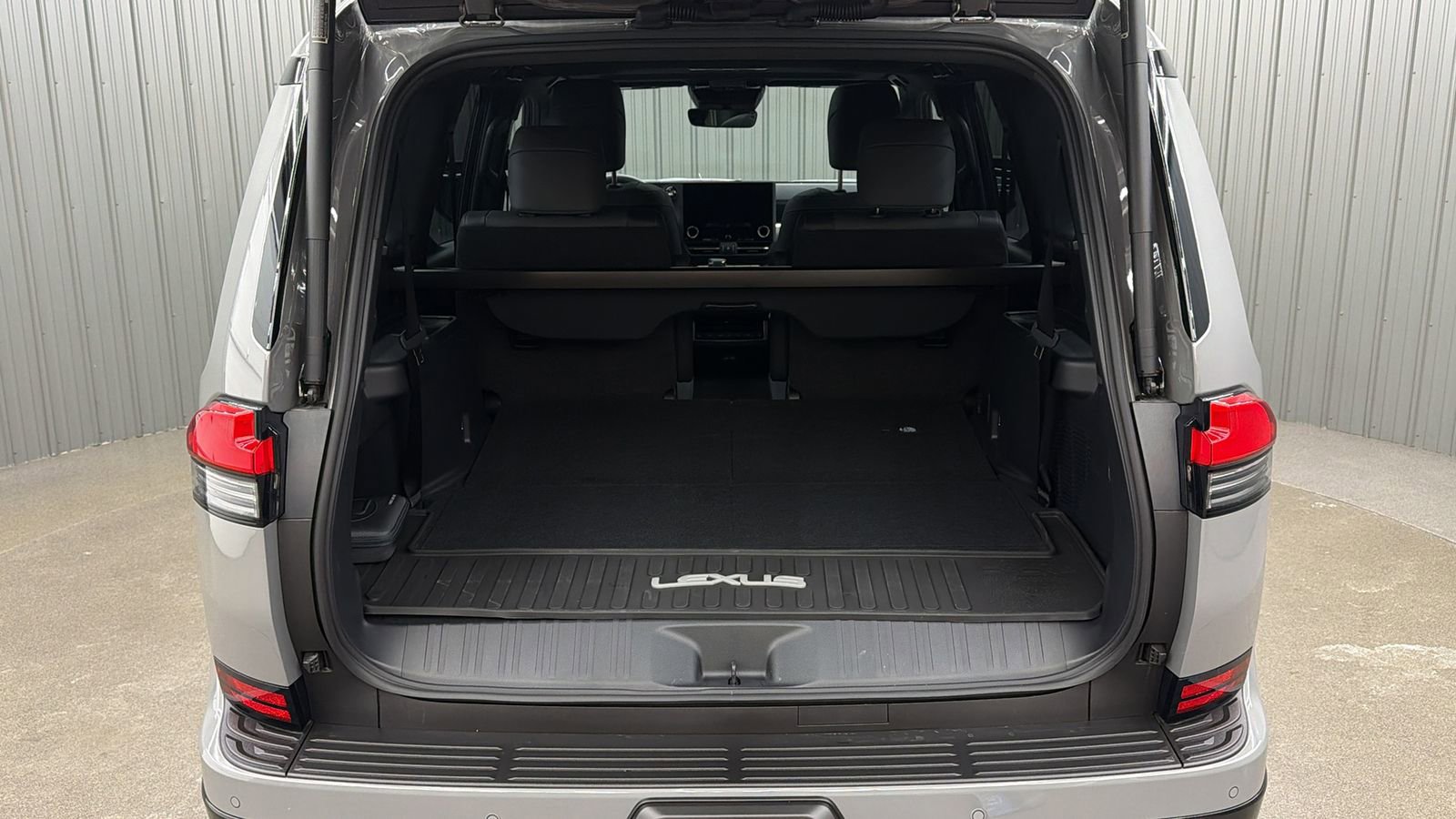 Used 2025 Lexus GX 550 w/ Accessory Package (2T) image 17