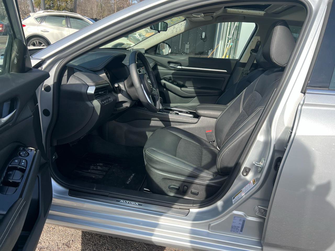 Used 2024 Nissan Altima 2.5 SL AWD/4WD image 9