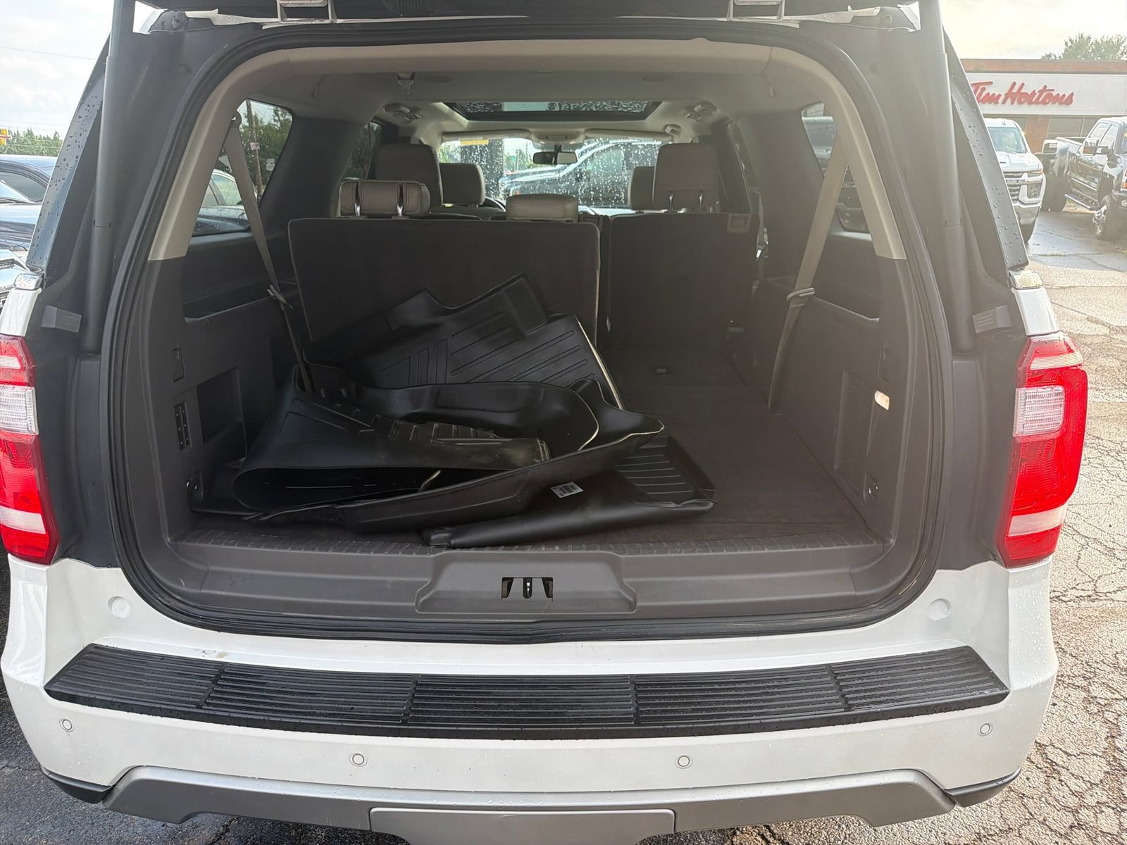 Used 2018 Ford Expedition Max XLT w/ Equipment Group 202A AWD/4WD image 27