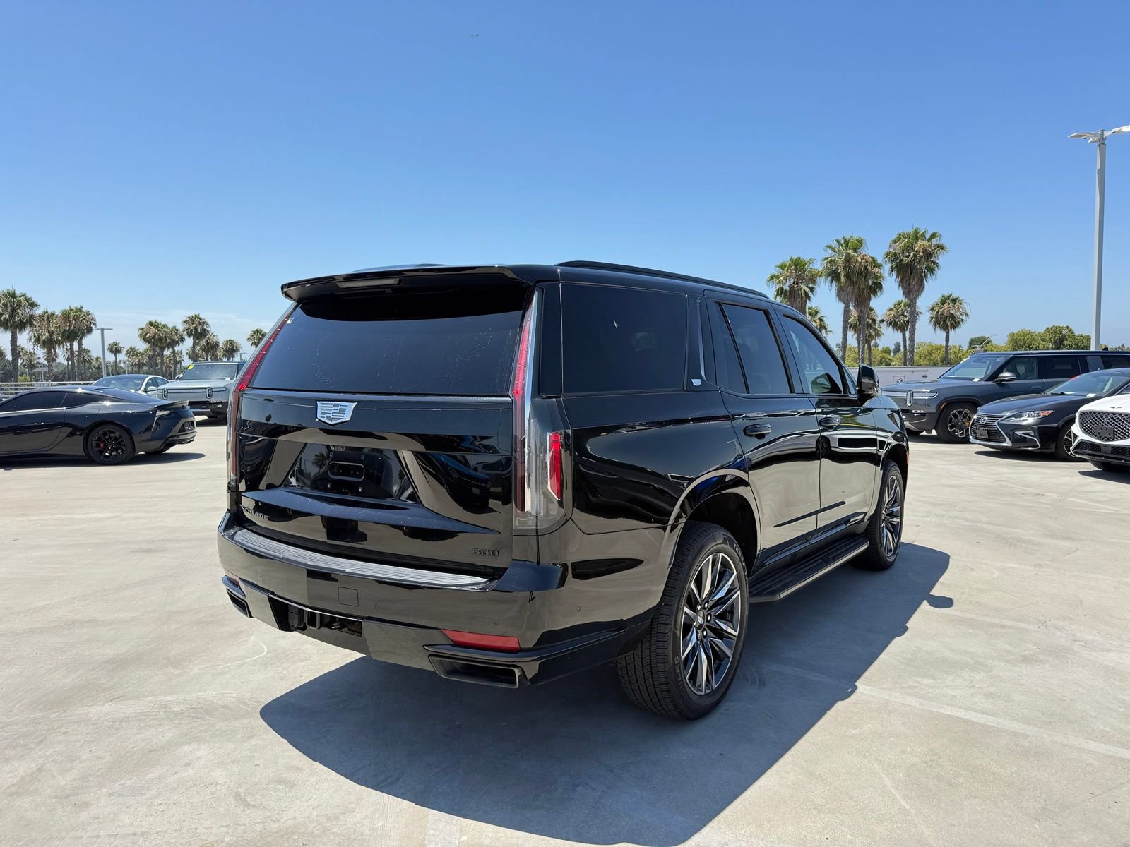 Used 2021 Cadillac Escalade Sport w/ LPO, Illumination Package AWD/4WD image 3