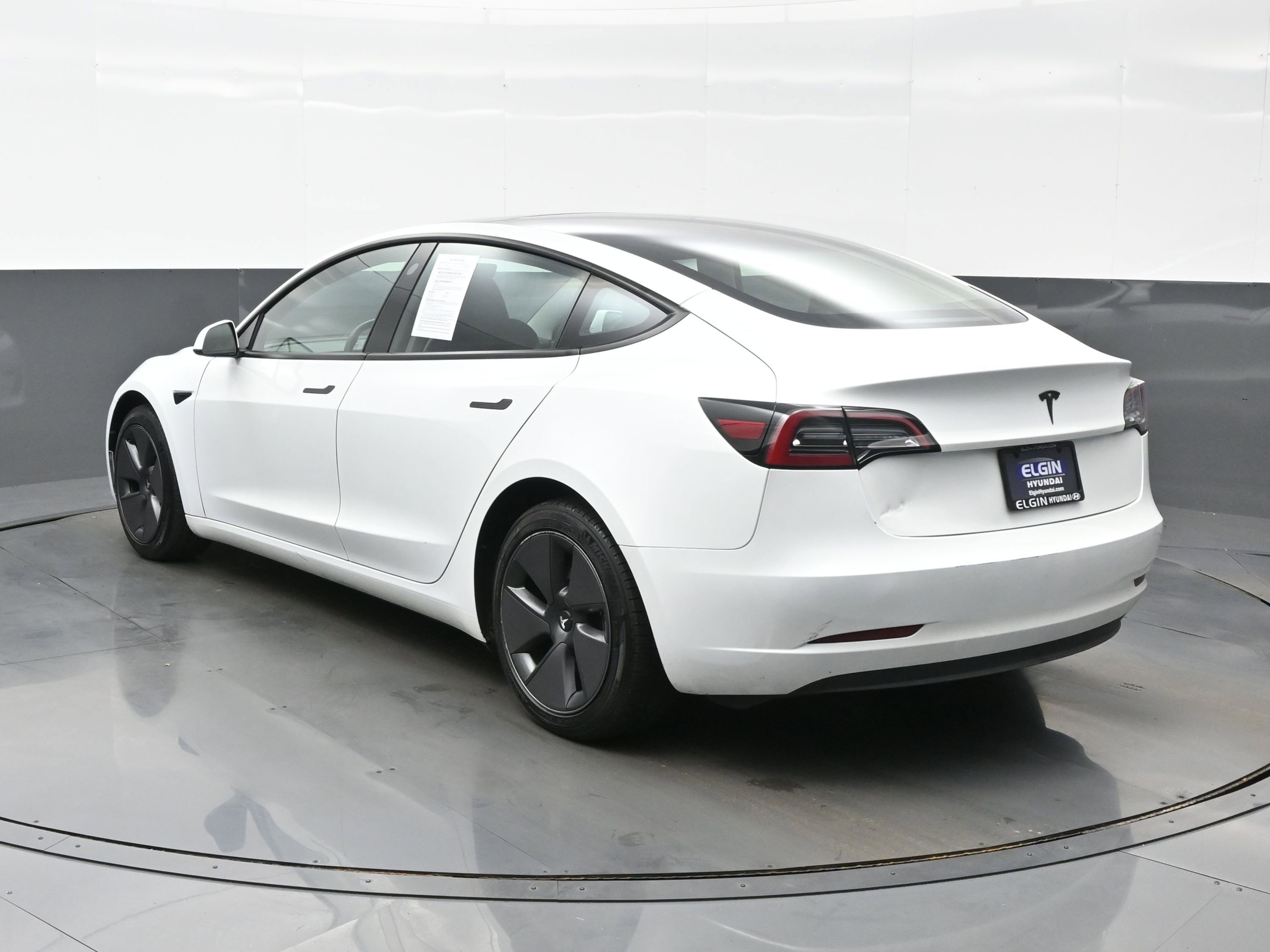 Used 2023 Tesla Model 3 Standard Range image 4