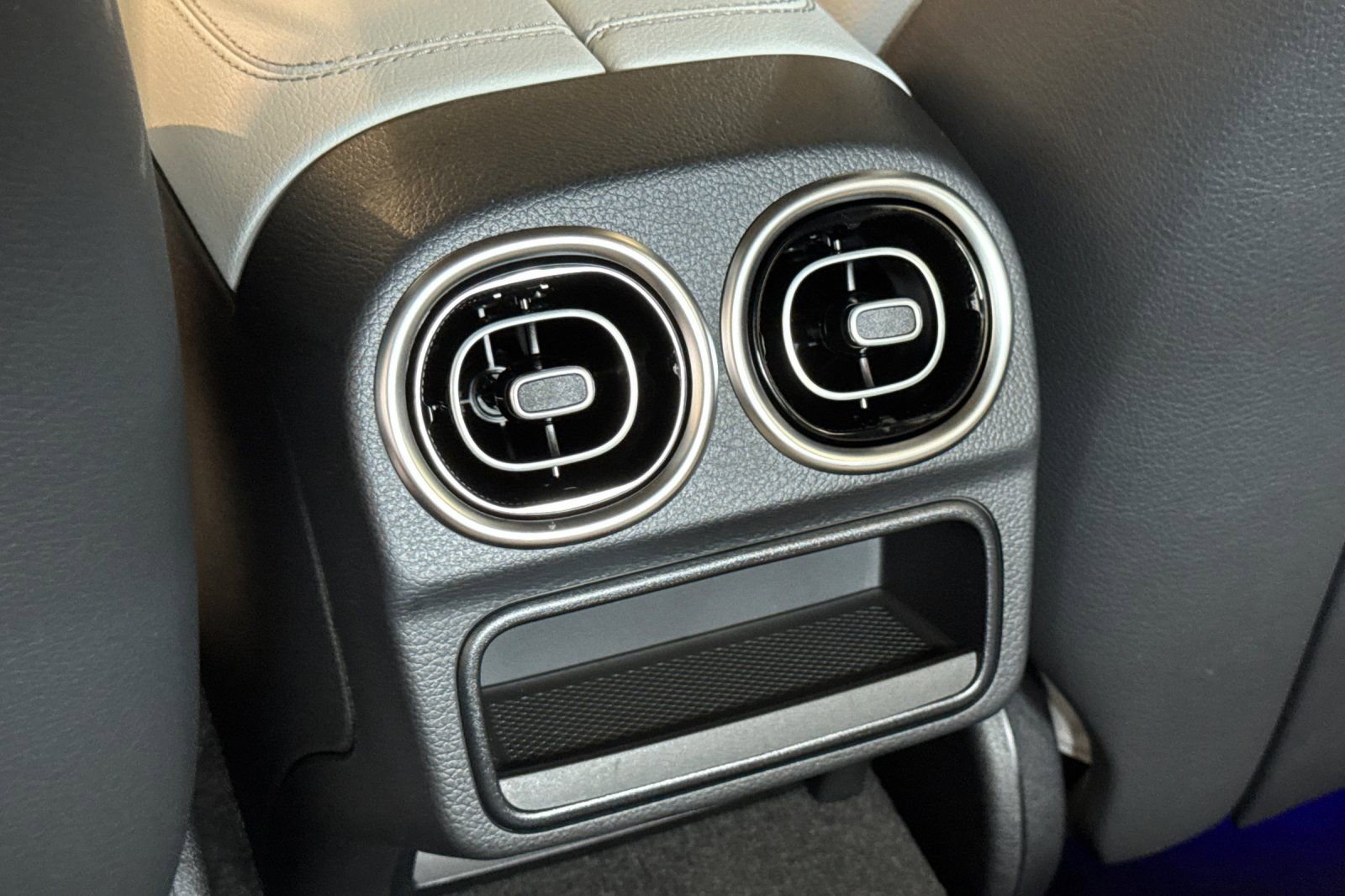 New 2025 Mercedes-Benz C 300 4MATIC Sedan image 15