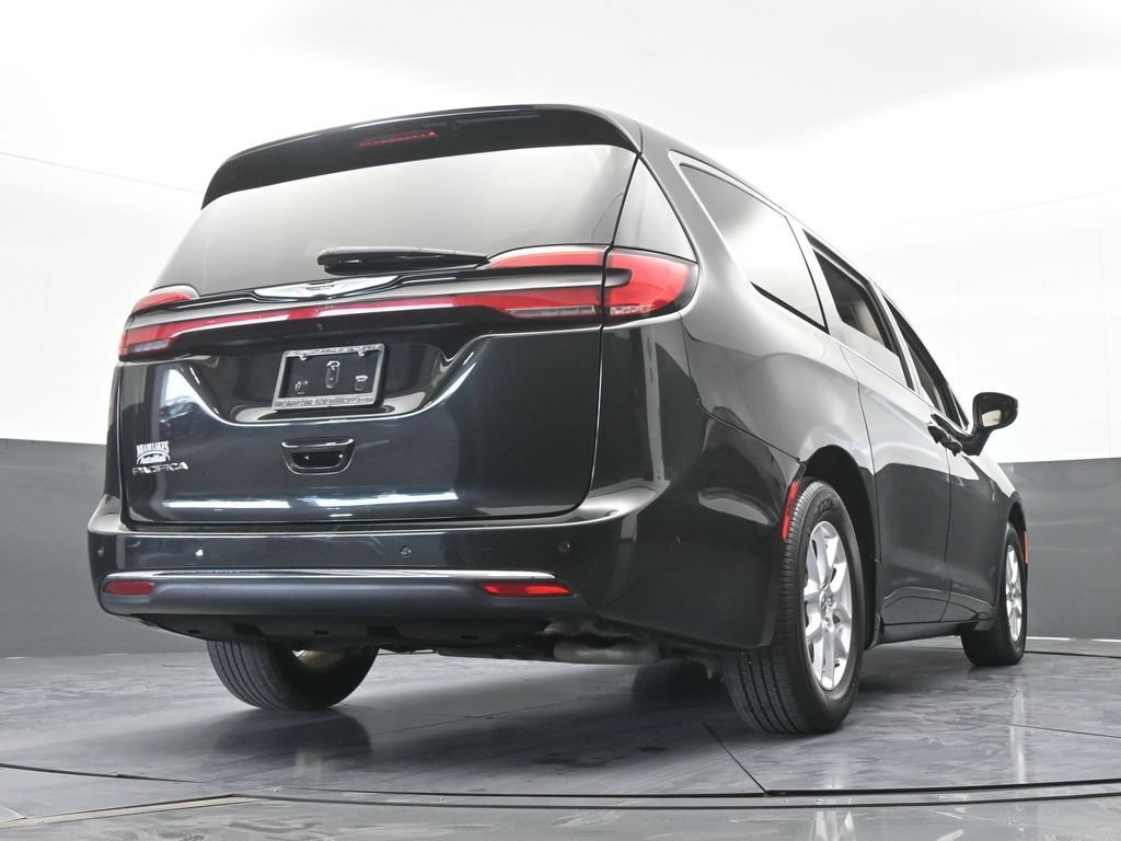 Used 2023 Chrysler Pacifica Touring-L FWD image 57