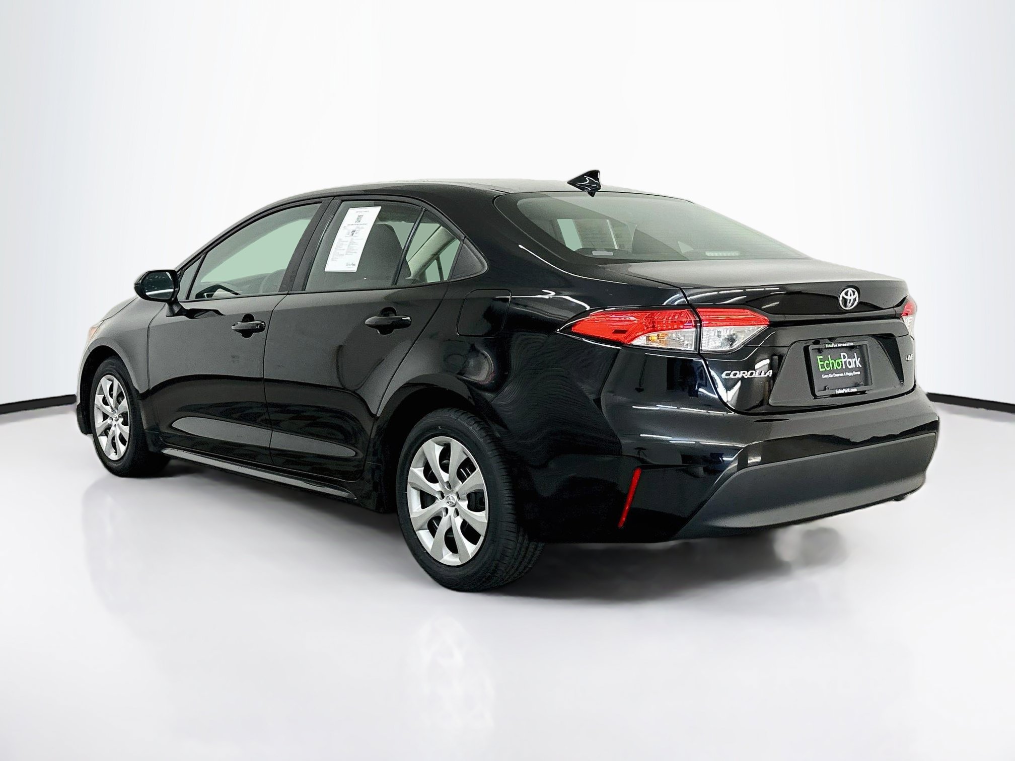 Used 2025 Toyota Corolla LE FWD image 5