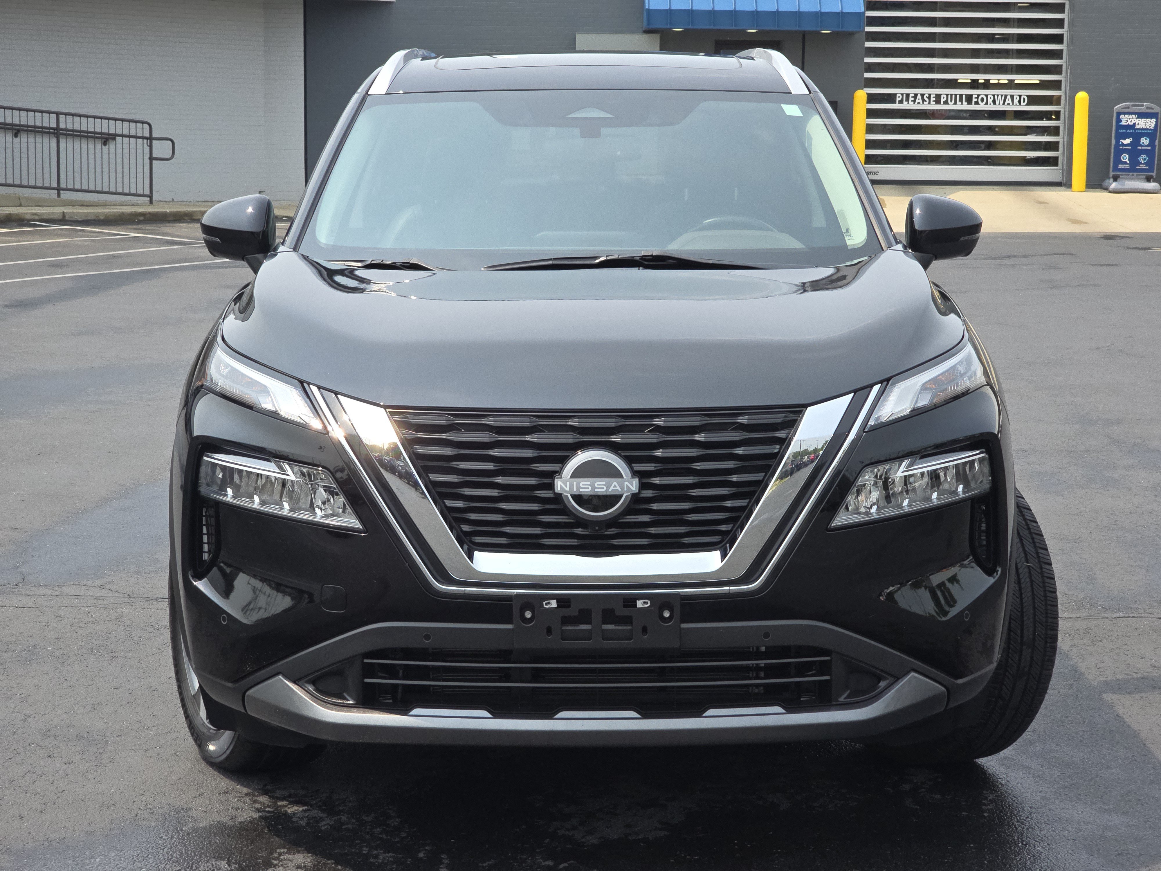 Used 2023 Nissan Rogue SL w/ SL Premium Package AWD/4WD image 2