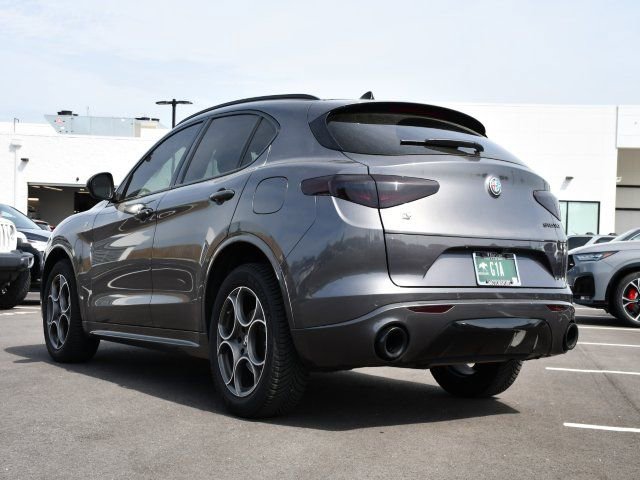 Used 2022 Alfa Romeo Stelvio Ti image 8