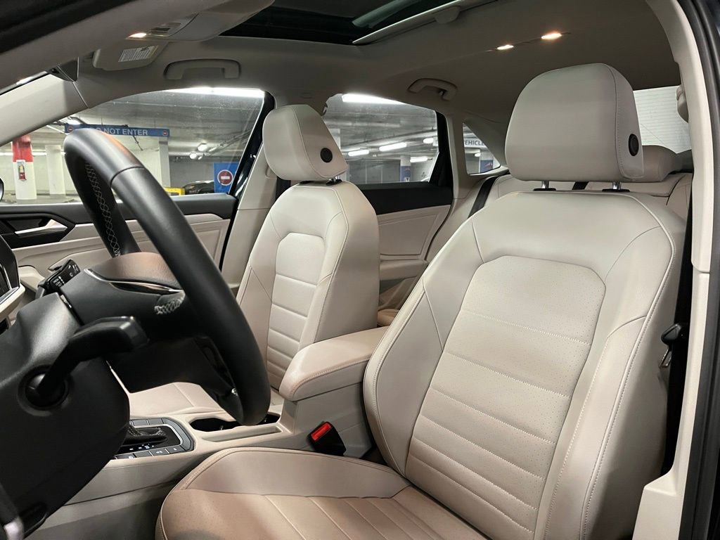 Used 2021 Volkswagen Jetta SE w/ SE Cold Weather Package image 17