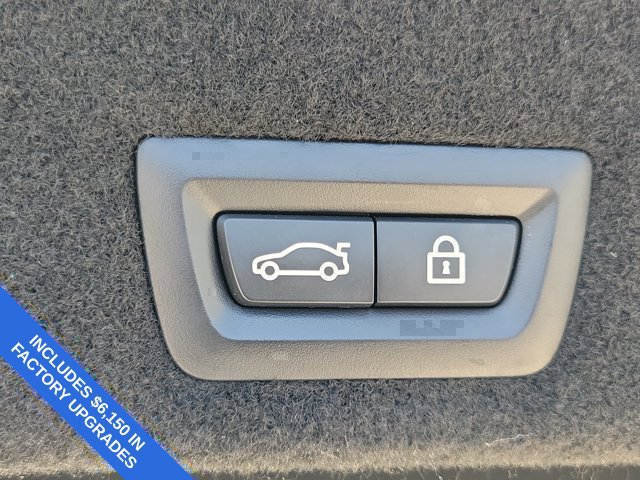 Used 2022 BMW 740i w/ M Sport Package RWD image 13