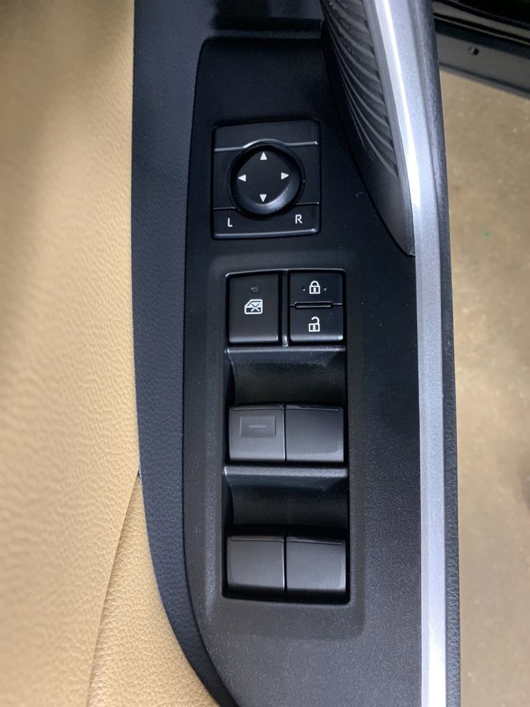 Used 2021 Toyota RAV4 LE image 17