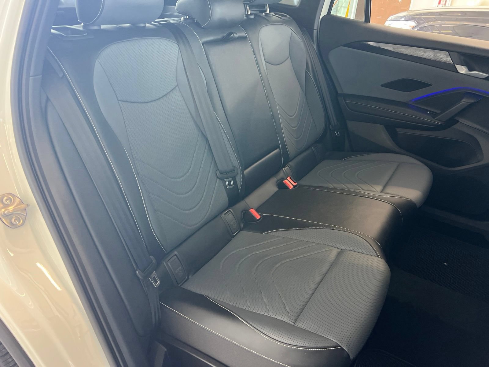 Used 2025 Volkswagen Tiguan SE R-Line FWD image 34