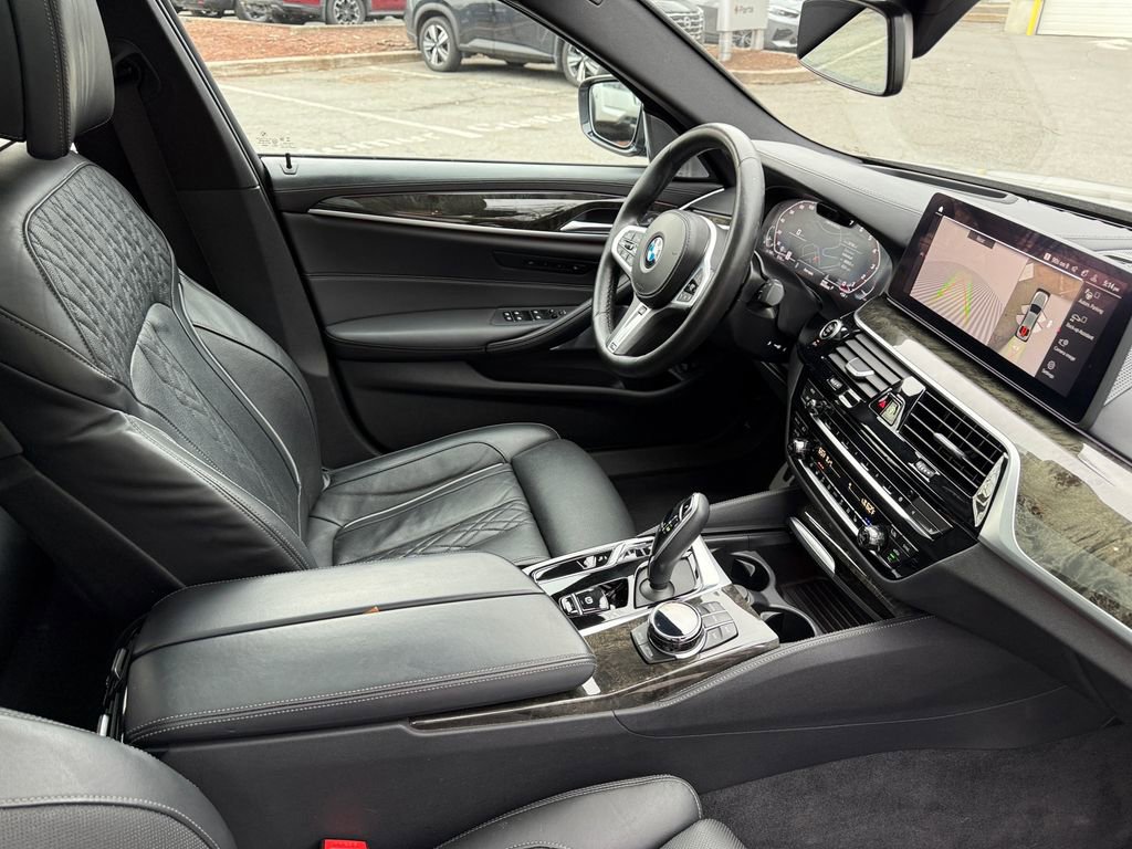 Used 2022 BMW M550i xDrive w/ Dynamic Handling Package image 24