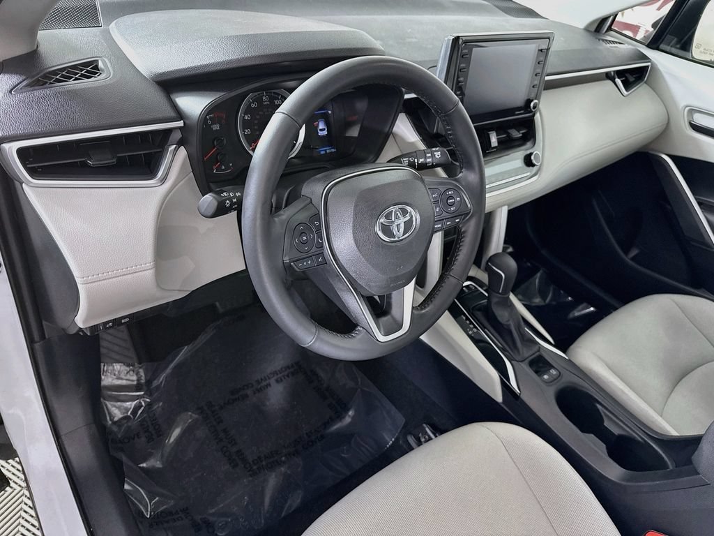 Certified 2022 Toyota Corolla Cross LE w/ Moonroof Package AWD/4WD image 19