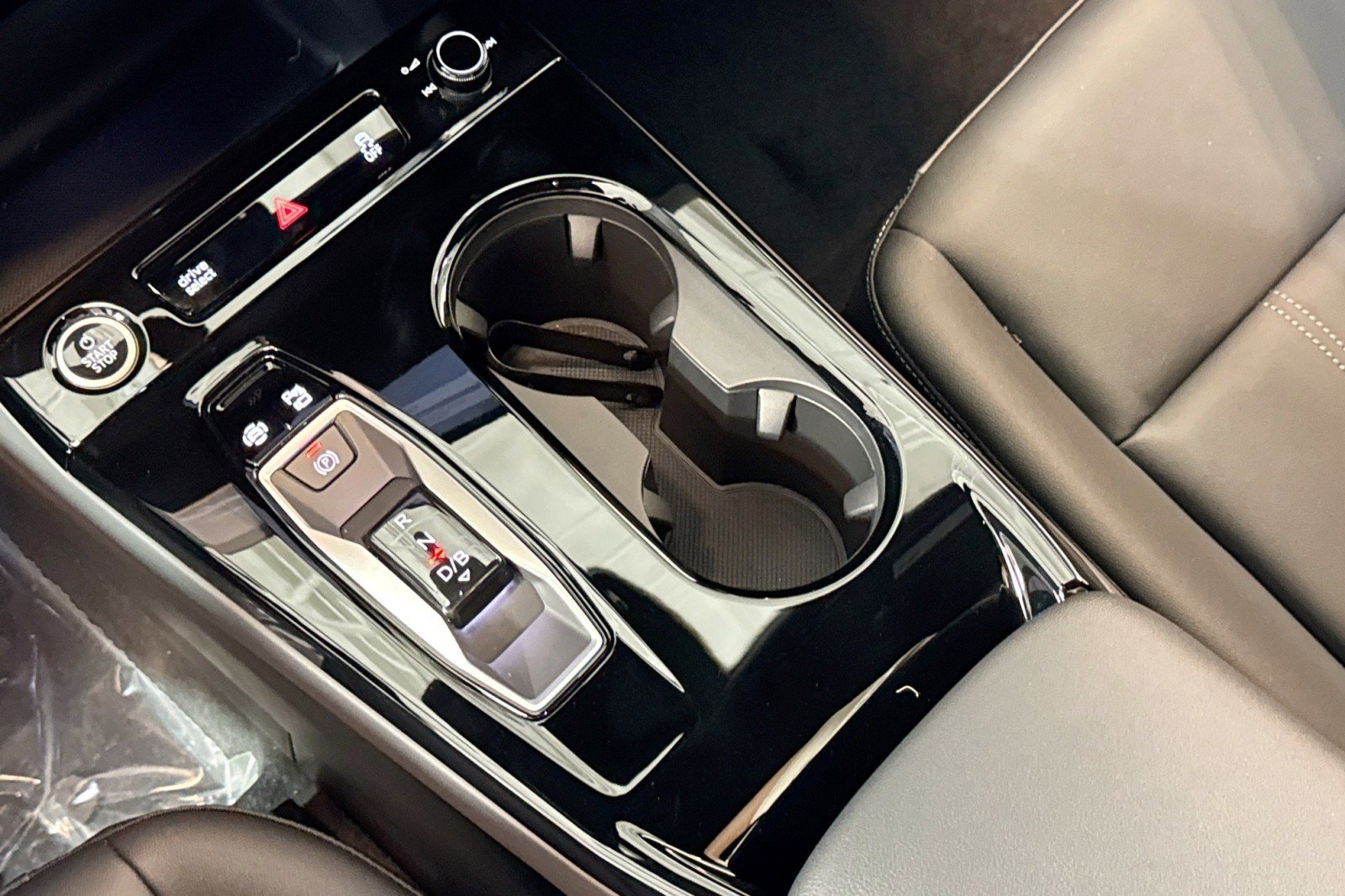 New 2027 Audi Q6 e-tron Premium image 14